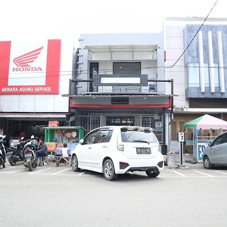 Oyo 1191 Monalisa Residence And Cafe Padang  Buitenkant foto