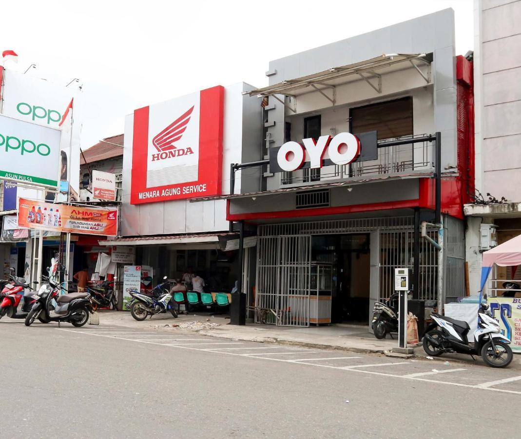 Oyo 1191 Monalisa Residence And Cafe Padang  Buitenkant foto