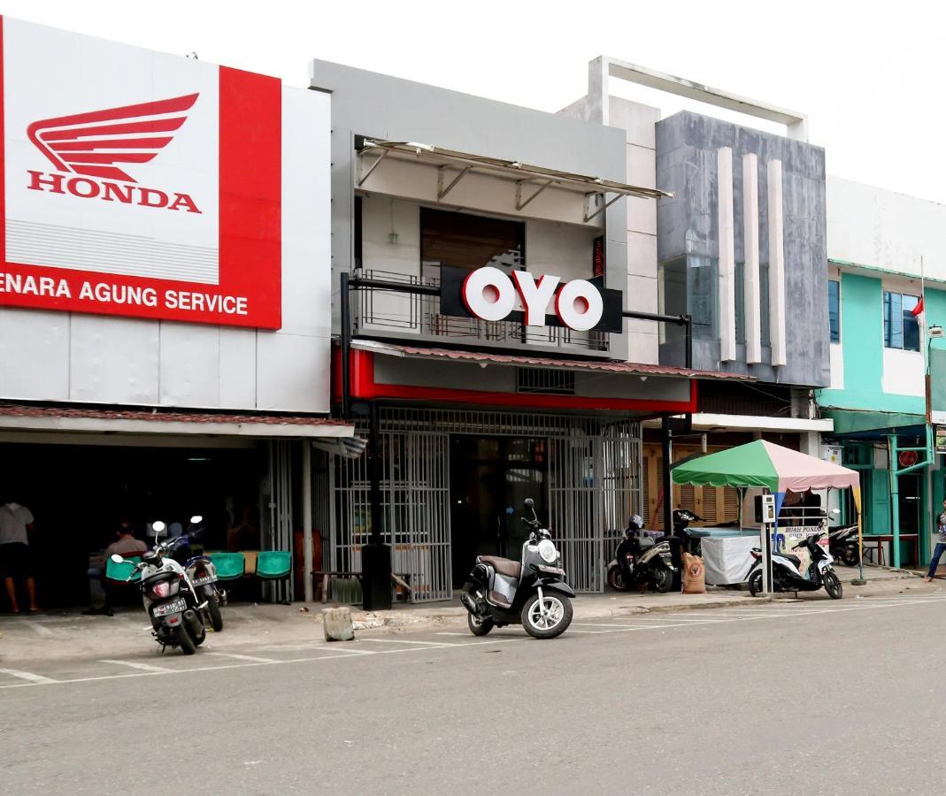 Oyo 1191 Monalisa Residence And Cafe Padang  Buitenkant foto